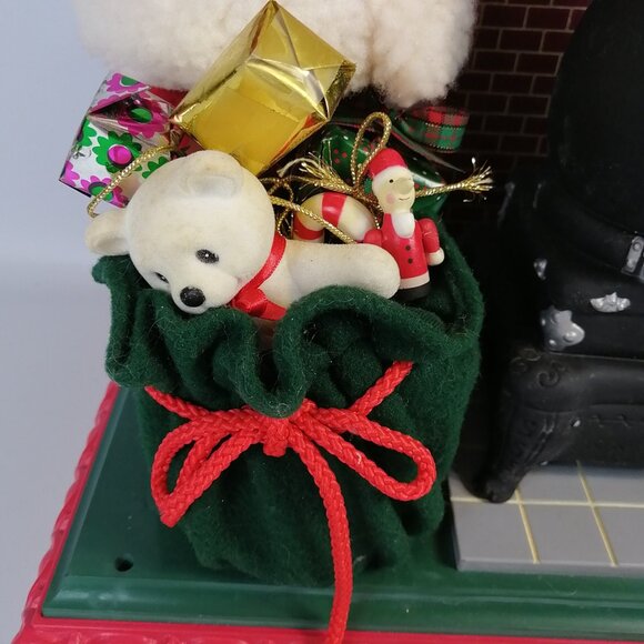 1994 HOLIDAY CREATIONS ANIMATED HOLIDAY SCENE SANTA WITH POT BELLY STOVE - Picture 7 of 16